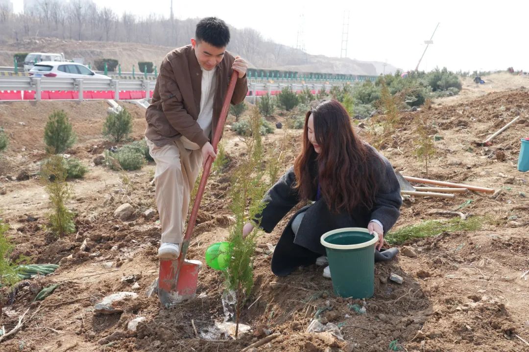 山东天时张志远服务队全民植树活动